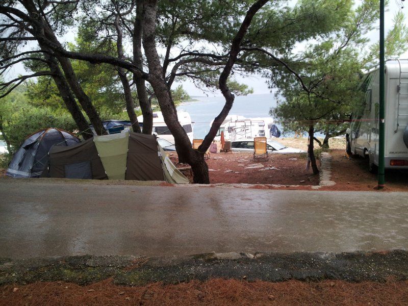 Deszczowa wyspa Hvar i camping Vrboska