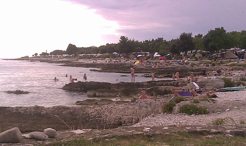 Plaża na campingu FKK Ulika w Porec