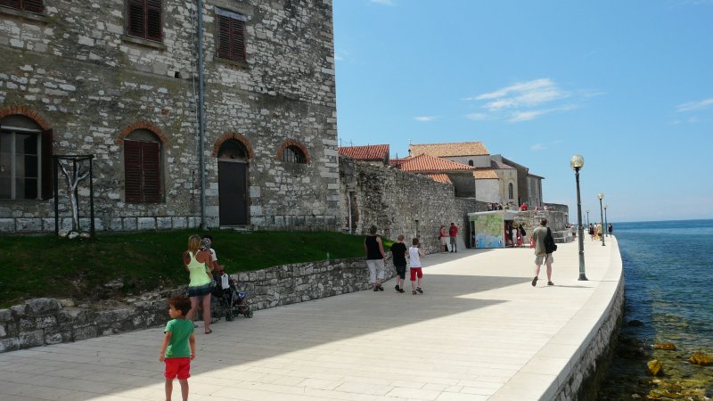 Promenada wokół starej części miasta Porec