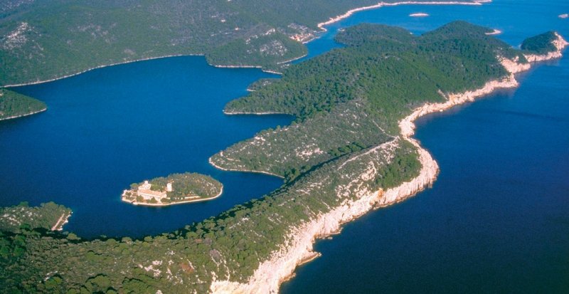 Na wyspie Mljet jest jezioro na na nim kolejna wyspa