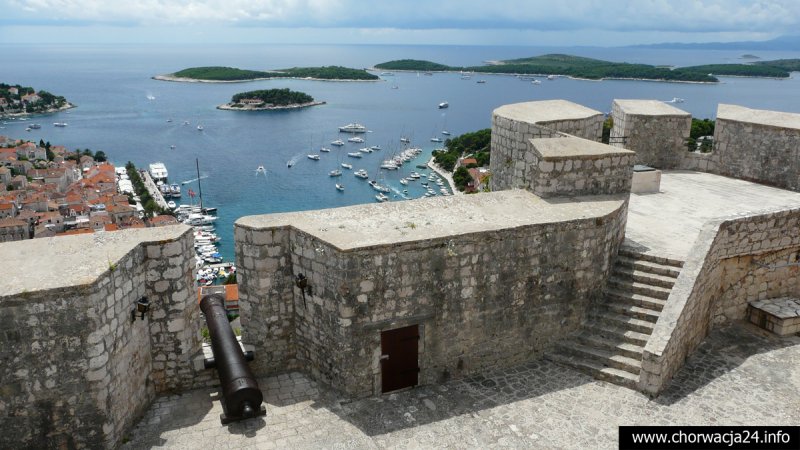 Widok rozpościerający się z fortecy Spanjola na wyspie Hvar