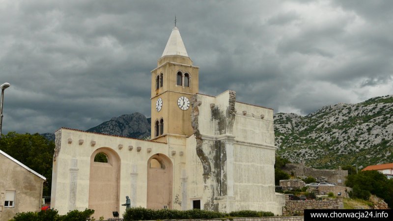 Dzwonnica i fragment kościoła św. Borromego w Karlobagu