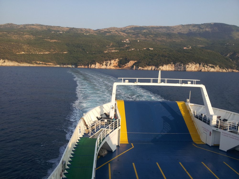 Prom odpływający z półwyspu Istria na wyspę Cres