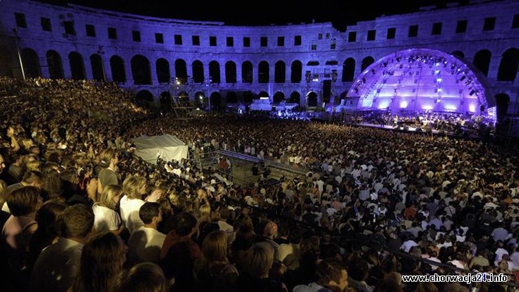 Pula Collosseum nocą