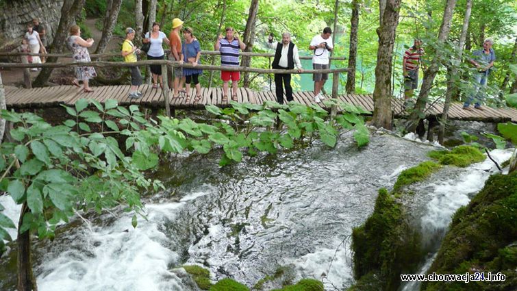 Kładki dla turystów zwiedzających Plitvice
