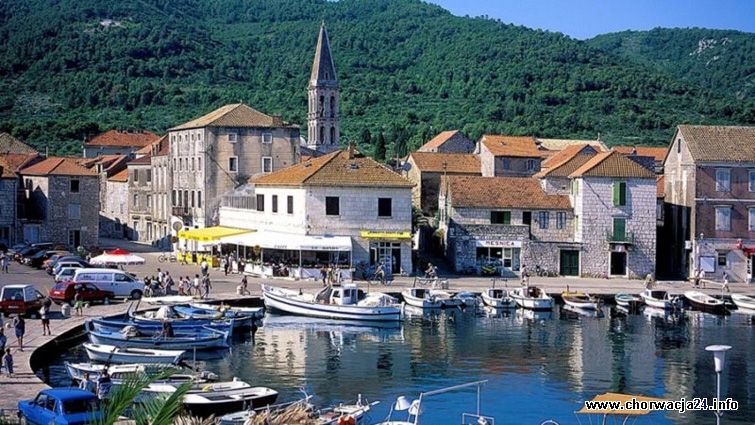 Niewielkie miasto na wyspie Hvar