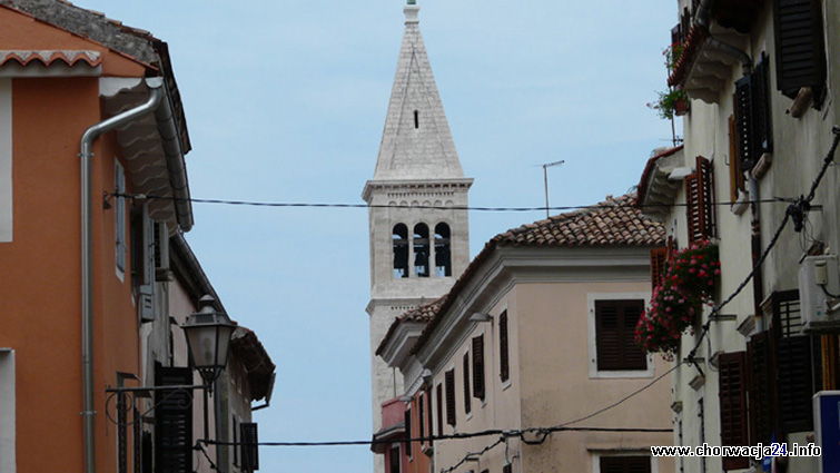 Dzwonnica królująca nad miastem Novigrad