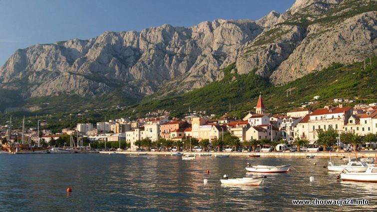 Makarska w tle Góry Biokovo